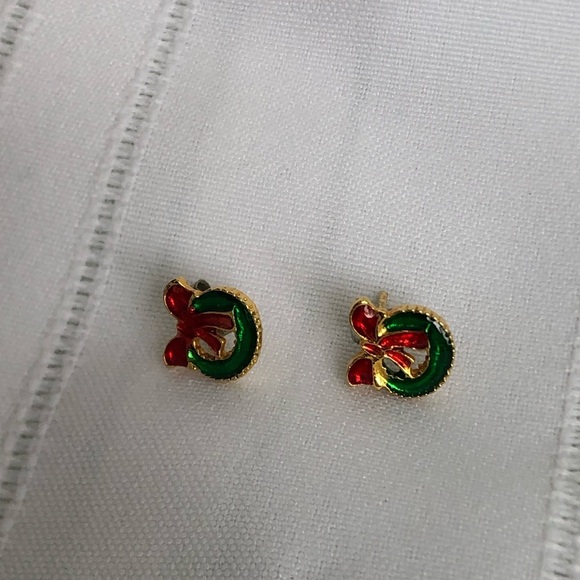 Vtg Red and Green Enamel Wreath Earrings - Picture 4 of 9